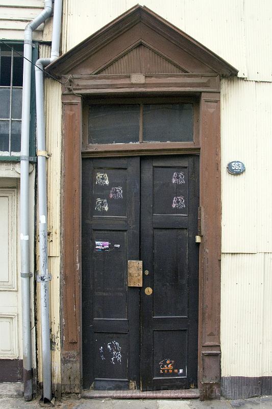 20071221 102404 D2X 2800x4200.jpg - Door, Valparaiso, Chile